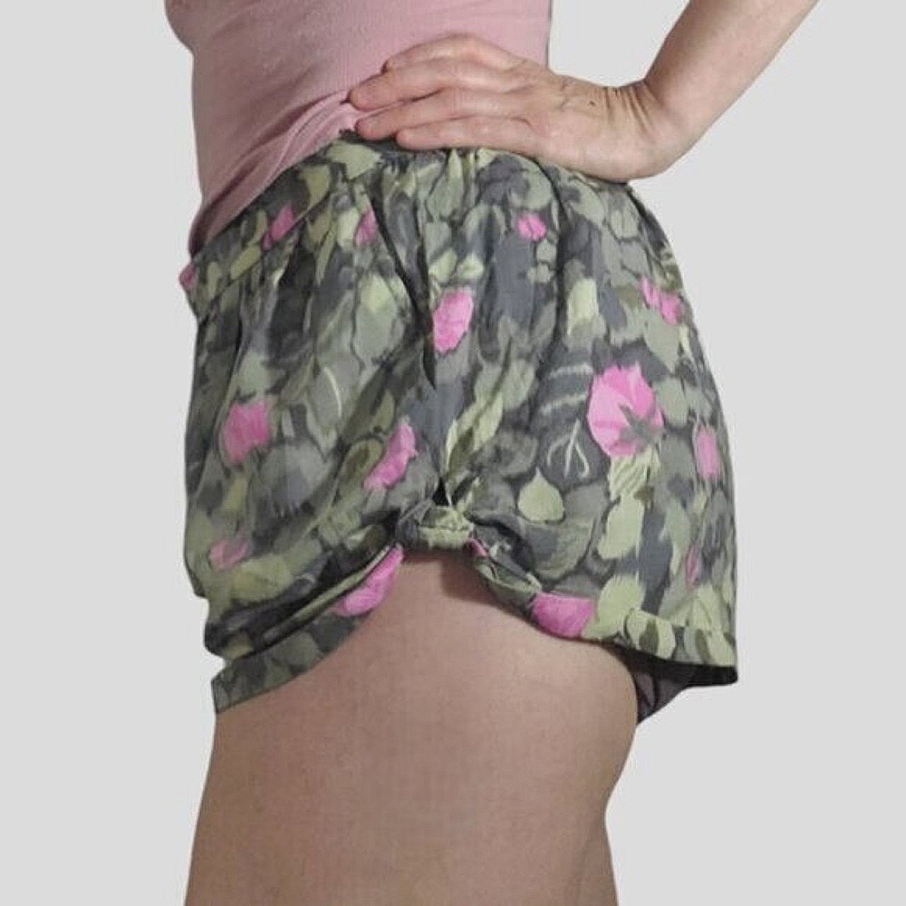 ARITZIA WILFRED High Waisted Babydoll Pleated Retro Shorts - Picture 3 of 16